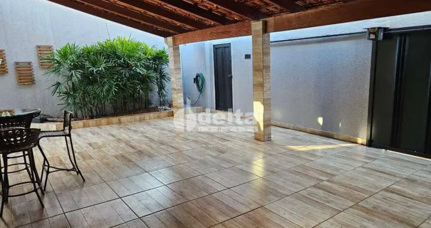 Casa residencial com 3 quartos sendo 1 suíte disponível para locação no bairro jardim patrícia em uberlândia-mg