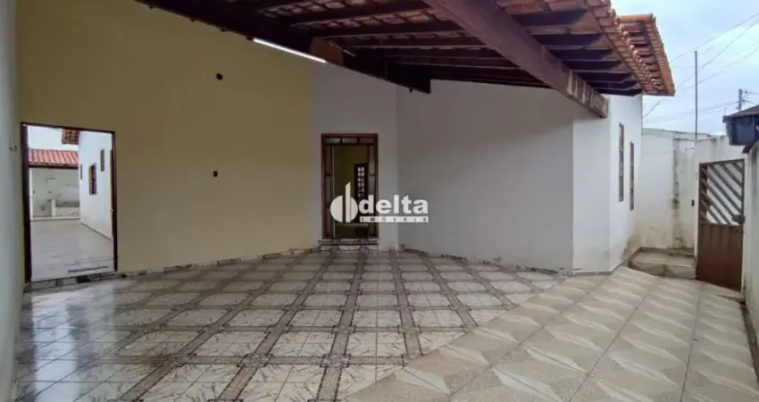 Casa com 3 quartos sendo 1 suíte, disponível para locação no bairro Jardim Patrícia em Uberlândia-MG