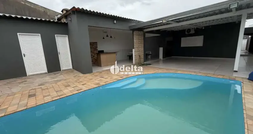 Casa com 3 quartos para alugar na Rua das Codornas, 536145, Jardim das Palmeiras, Uberlândia