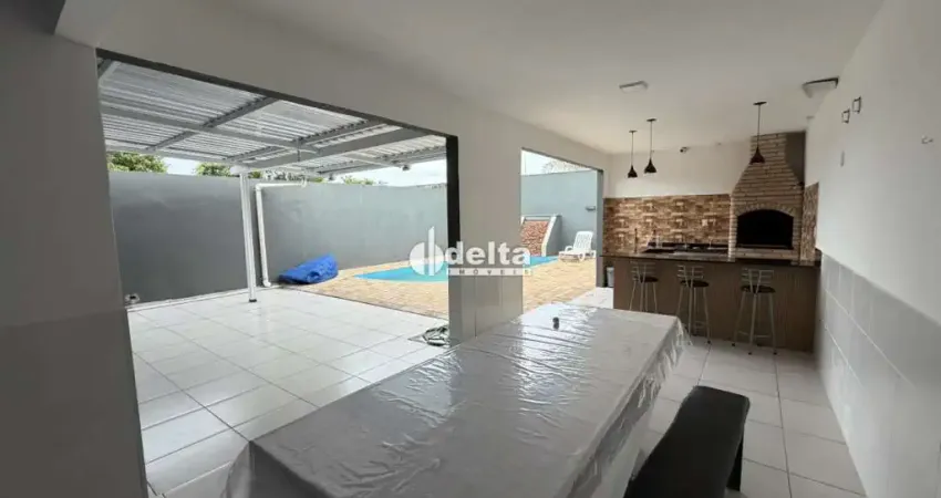 Casa com 3 quartos para alugar na Rua das Codornas, 536145, Jardim das Palmeiras, Uberlândia
