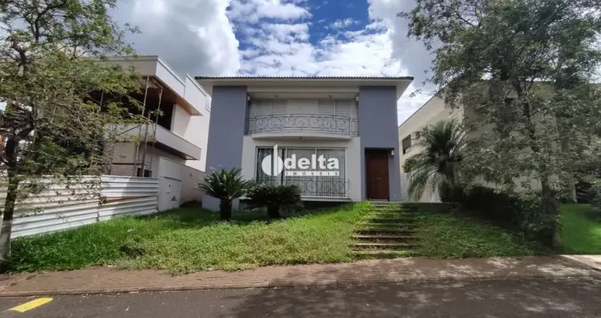 Casa em condomínio fechado com 4 quartos sendo 3 suítes, disponível para locação na Zona Sul em Uberlândia-MG