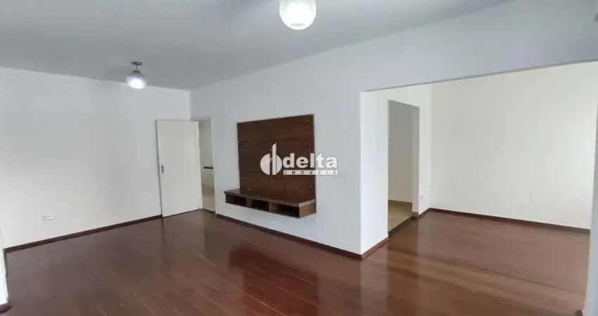 Casa residencial com 3 quartos sendo 1 suíte, disponível para locação e venda no bairro Tabajaras em Uberlândia-MG