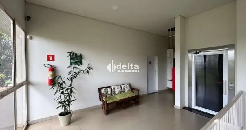 Sala comercial com 102 m² em avenida de movimento disponível para locação no bairro Granada em Uberlândia - MG