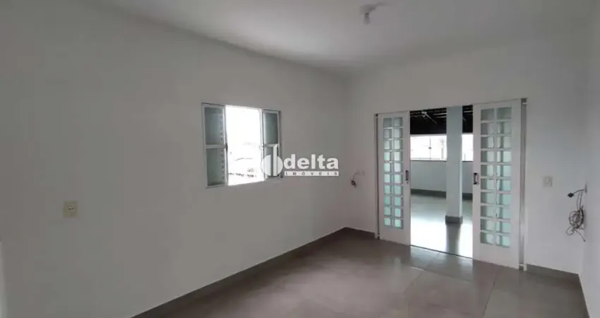 Apartamento com 3 quartos sendo 1 suíte, disponível para locação no bairro Planalto em Uberlândia-MG