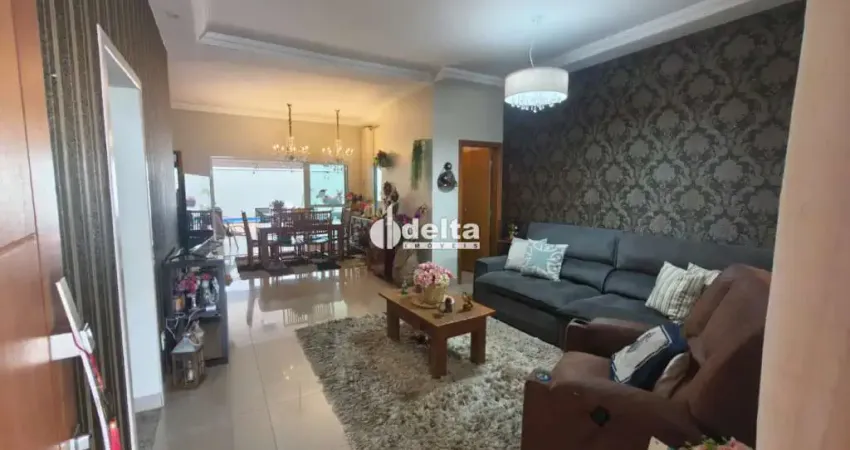 Casa em condomínio com 3 suítes disponível para locação e venda no bairro Nova Uberlândia em Uberlândia-MG