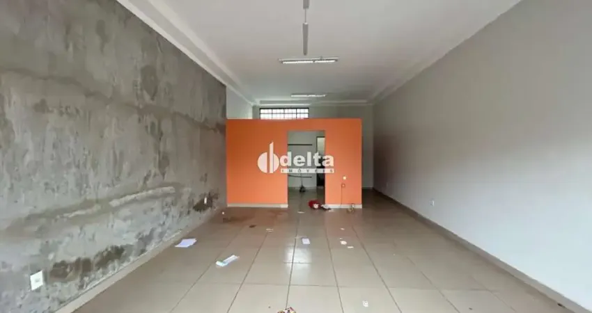 Loja disponível para locação no bairro Santa Mônica em Uberlândia-MG.