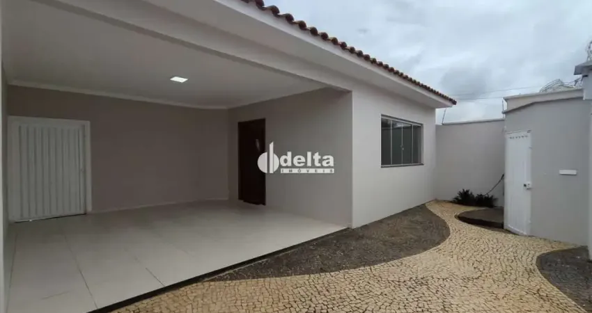 Casa com 3 quartos sendo 2 suítes disponível para locação no bairro Segismundo Pereira em Uberlândia-MG