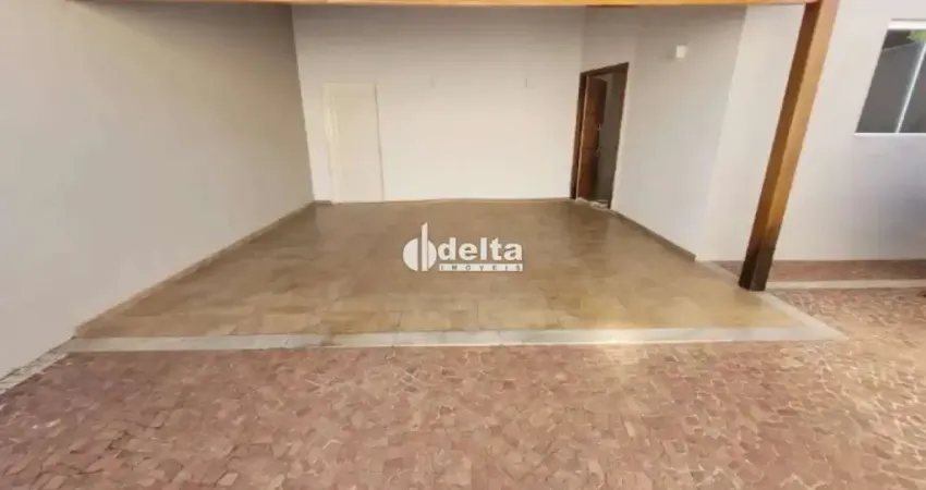 Casa residencial com 3 quartos 1 suíte disponível para locação no bairro Jardim Botanico em Uberlândia-MG.