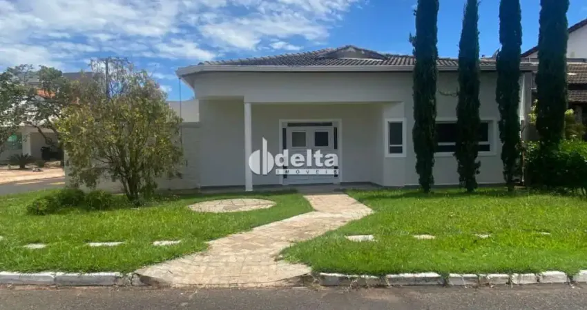 Casa em condomínio com 4 quartos sendo 1 suíte, disponível para locação no bairro Alto Umuarama em Uberlândia-MG