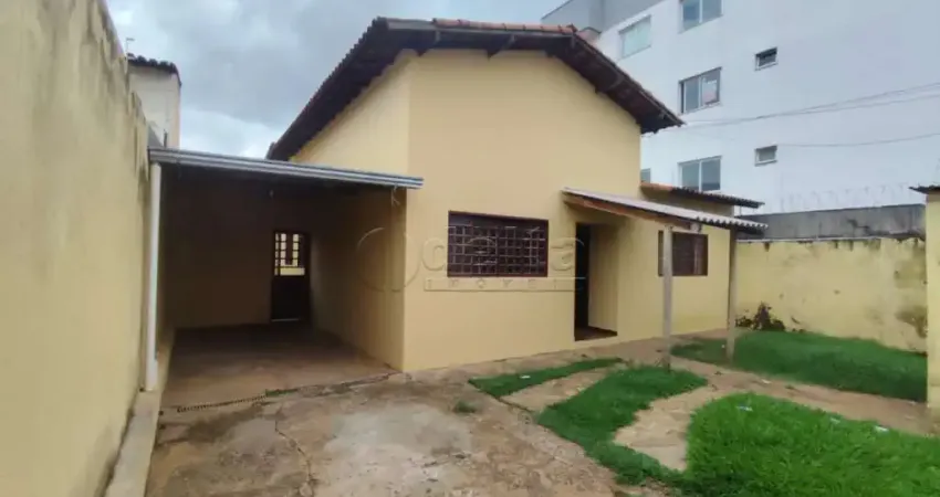 Casa residencial com 3 quartos, disponível para locação no bairro Santa Mônica em Uberlândia-MG