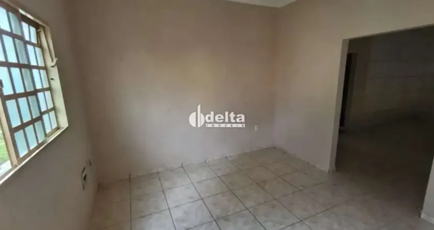 Chácara com 3 quartos sendo 1 suíte disponível para locação no bairro Morada Nova em Uberlândia-MG