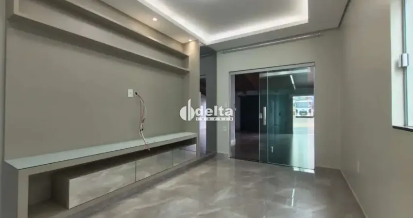 Casa residencial com 4 quartos sendo 1 suíte, disponível para locação no bairro Granada em Uberlândia-MG.