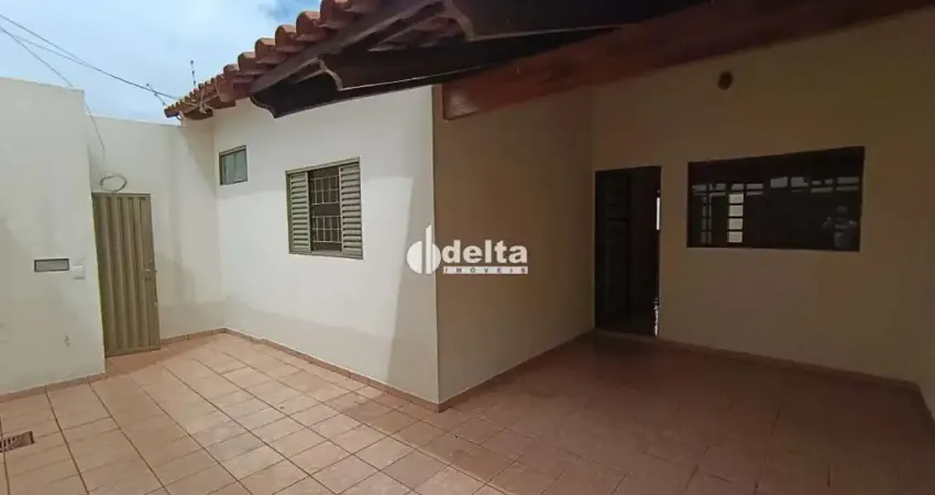 Casa residencial com 3 quartos sendo 1 suíte disponível para locação no bairro Santa Mônica em Uberlândia-MG