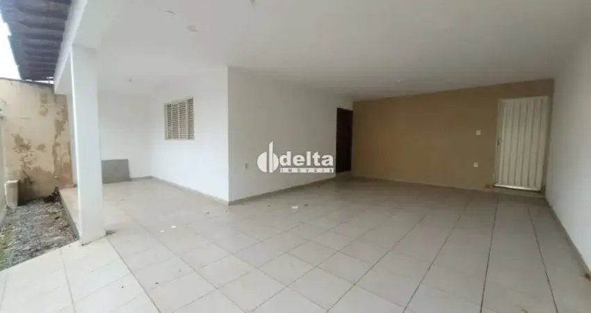 Casa residencial com 3 quartos sendo 1 suíte disponível para locação no bairro Umuarama em Uberlândia-MG