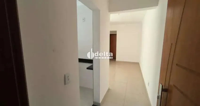 Apartamento com 3 quartos sendo 2 suítes, disponível para locação no bairro Gávea em Uberlândia-MG