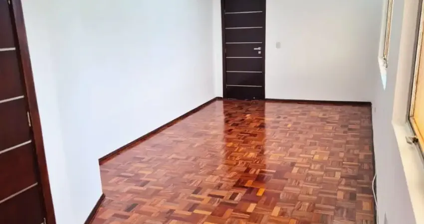 Excelente oportunidade, sala comercial toda reformada em área central.