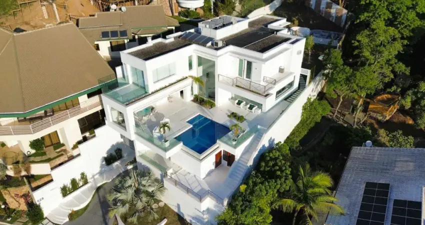 Casa de Alto Padrão em Charitas  Pronta para Morar!