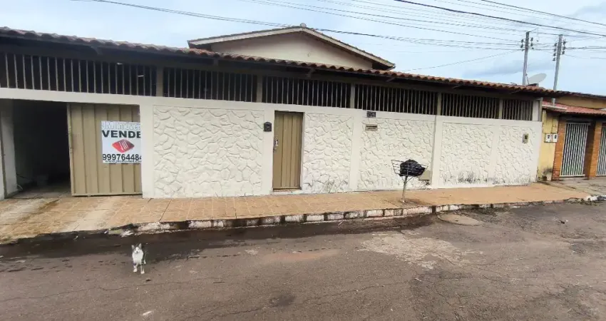 Casa a venda no setor Castelo Branco 3 qtos 1 síte 6 vagas garagem