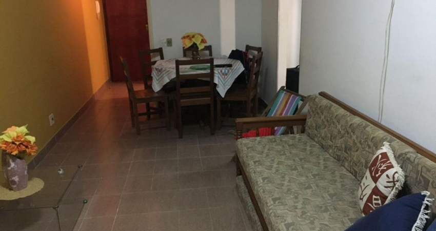 Apartamento Mobiliado com 1 Dormitório, Sacada e Garagem no Caiçara, 300 Metros da Praia