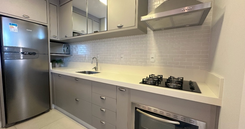 Apartamento mobiliado de dois quartos a venda no bairro Centro, Tubarão/SC.