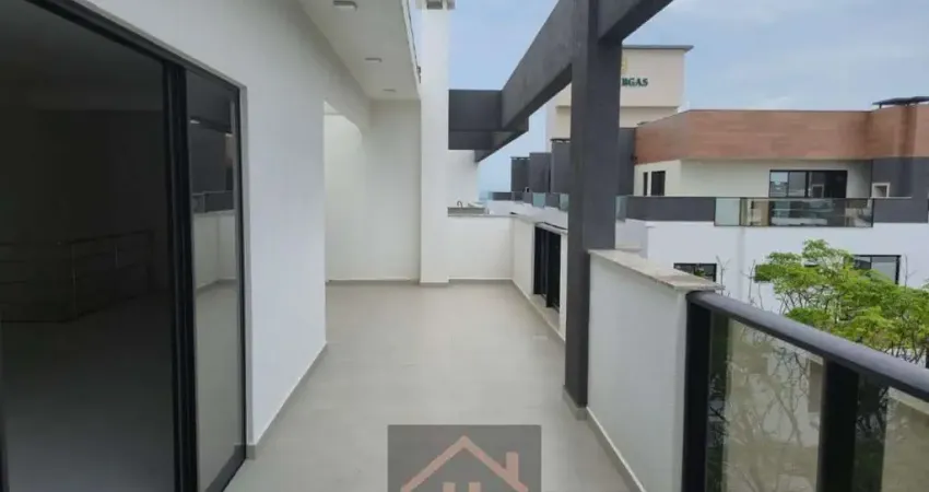 Cto grande/mariscal: cobertura duplex , 03 suítes com150 mts2 privativos. à 50 mts do mar.  r$ 2.200.000,00(entrada +parc) ou r$ 1.650.000,00 à vista