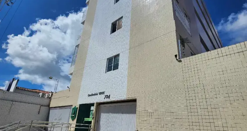 Apartamento no Centro com 2 Quartos, 2 Vagas, Elevador e Piscina