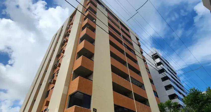 Apartamento em Manaíra com 3 Quartos sendo 1 Suíte + DCE , Elevador e Piscina