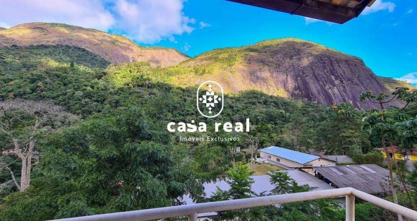 Linda Casa em condomínio fechado com a configuração exclusiva.