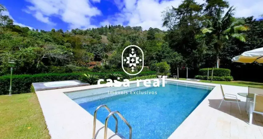 Excelente casa, em terreno de 4.000m2, e 600m2 de área construída!