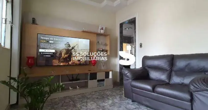 Casa triplex com duas moradas independentes, no bairro santo antônio.