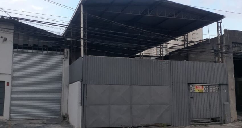 Galpão para venda ou locação na Vila Guilherme, SP. 270m², mezanino com salas, próximo ao Shopping Center Norte e Expo Center Norte