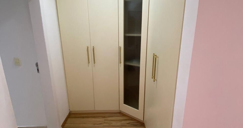 Aluga-se apartamento 3 dormitórios, 164m², sacada e 2 vagas de garagem