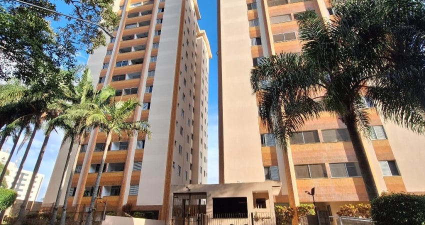 Apartamento no Maison De Ville em Alphaville com 3 quartos, 1 suíte, varanda, móveis planejados, piscina e 2 vagas cobertas.