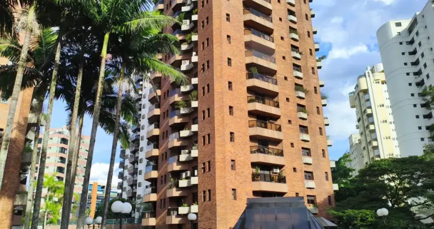 Cobertura duplex de 600m² no Morumbi com piscina, churrasqueira, 4 suítes, 5 vagas. Preço especial. Aceita permuta.
