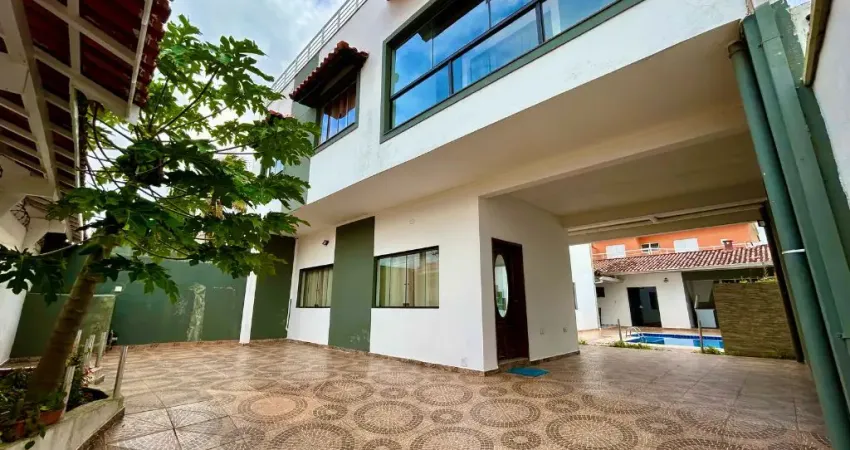 Casa no bairro oasis em peruibe. Possui 04 dormitórios sendo 03  suíte