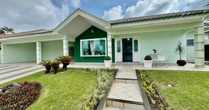 Casa  a venda no condominio Bougainville 3 , em Peruíbe. Possui 03 suites