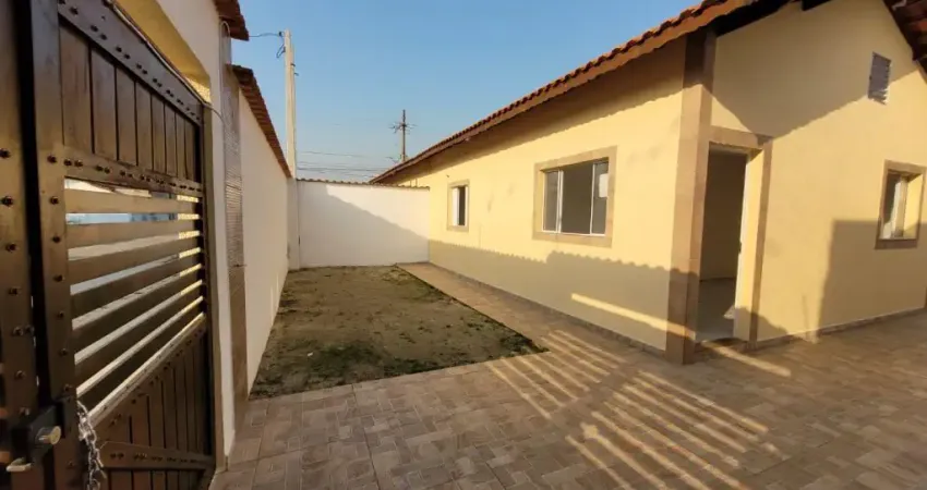 Casa a venda  no Bairro Nova Itanhaém em Itanhaém. Possui 02 dormitórios