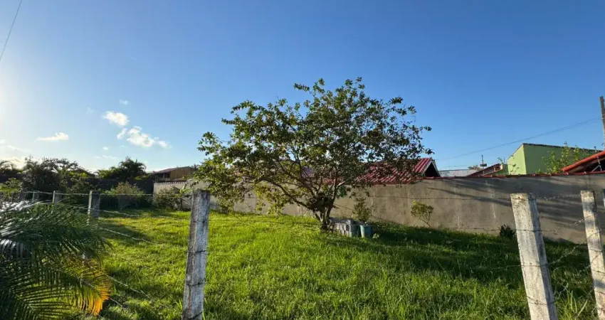 Terreno no Jamaica, em Itanhaém.  Lote com 274m² de área total.