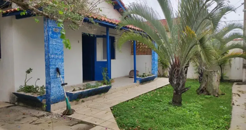 Casa para Venda no bairro Suarão. Possui : 2 dormitórios,e edicula