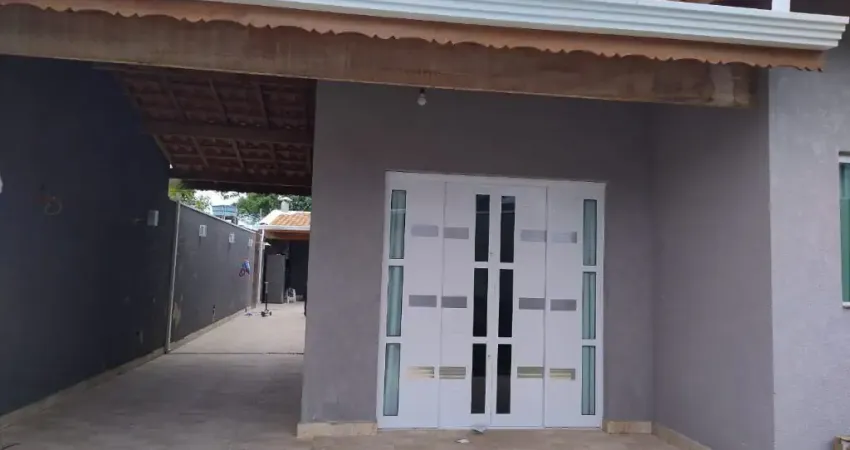 Casa para Venda, Itanhaém / SP. Possui 03 dormitórios e piscina