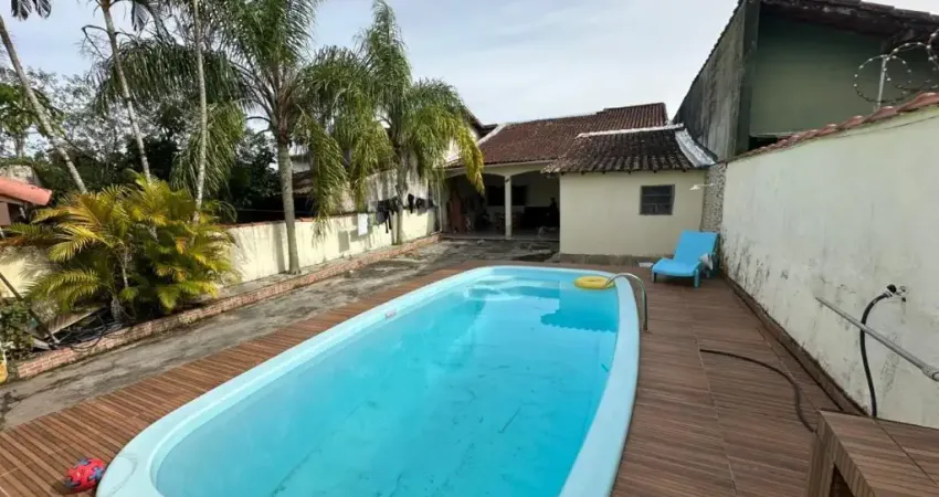 Casa para Venda, Itanhaém / SP. Possui piscina e 03 dormitórios.