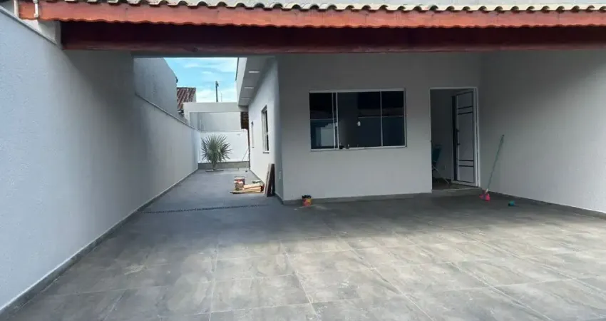 Casa para Venda, Itanhaém / SP. Possui piscina e 03 dormitórios.