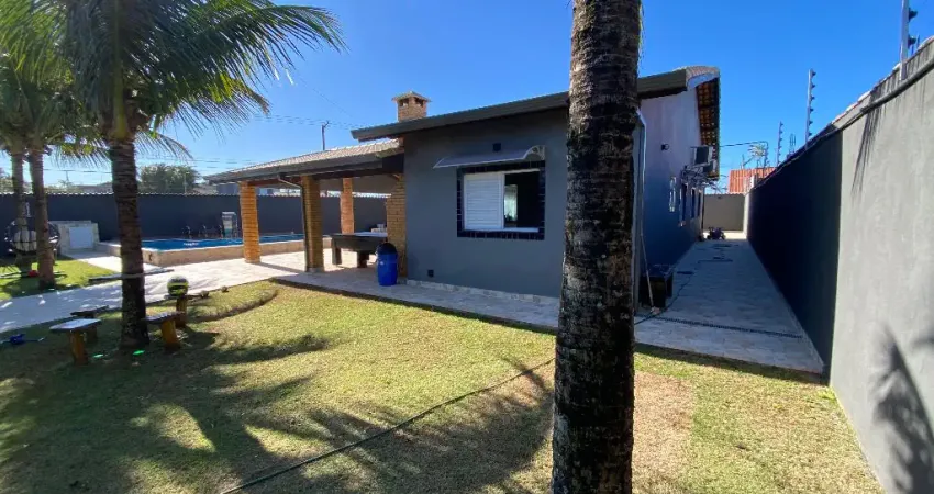 Casa para Venda, Itanhaém / SP. Possui piscina e 04 dormitórios