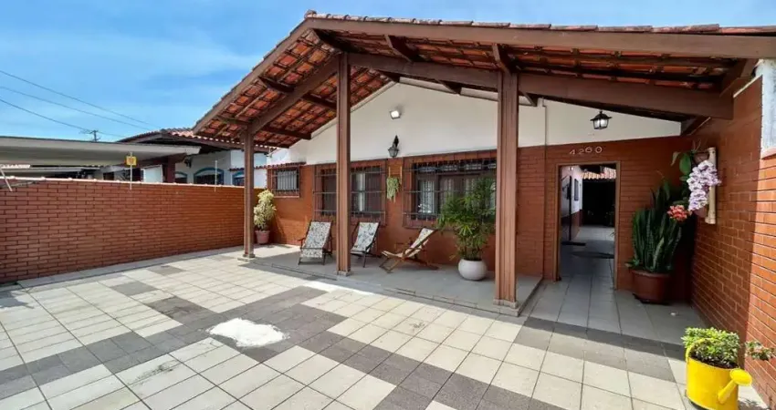 Casa para venda em itanhaém, suarão, 3 dormitórios, 1 suíte, 3 banheiros, 3 vagas