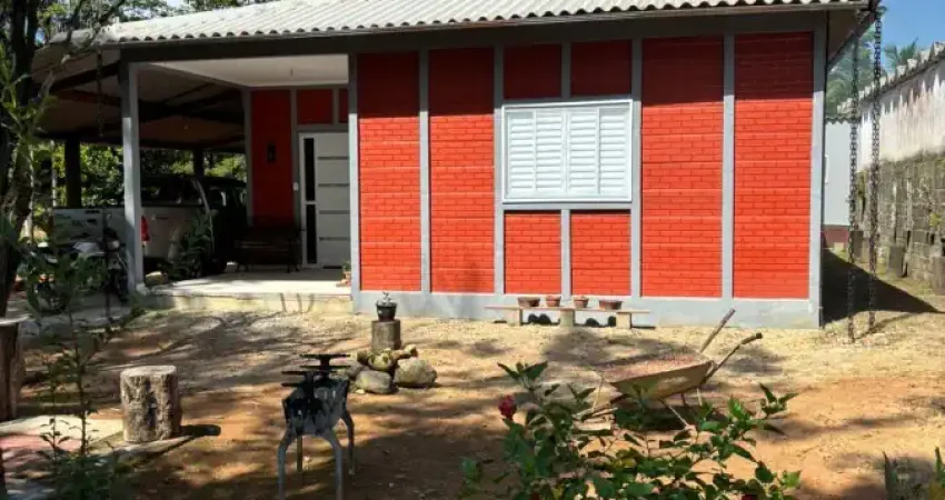 Chácara para venda, itanhaém / sp. possui 03 dormitórios e árvores frutiferas