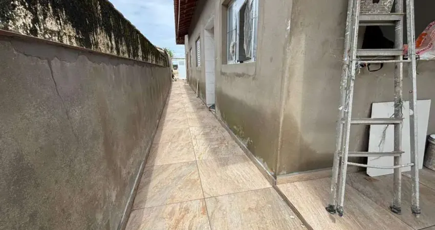 Casa para Venda em Itanhaém, Jardim Grandesp, 2 dormitórios, 1 suíte, 1 banheiro, 2 vagas