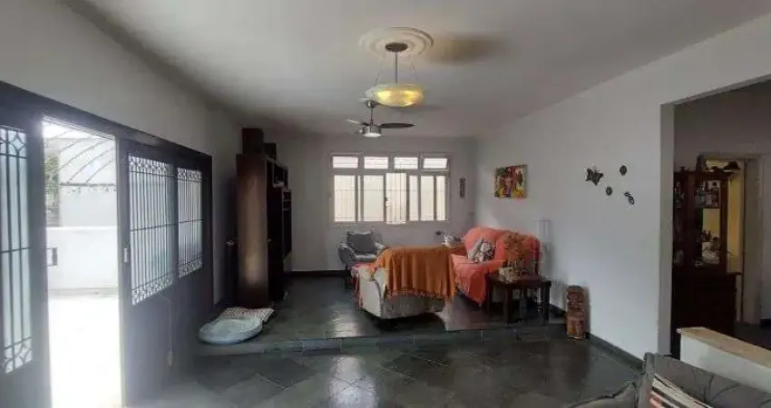 Imóvel para venda possui 2222 metros quadrados com 15 quartos em Embaré - Santos - SP