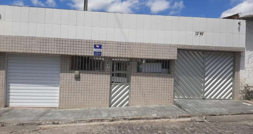 Casa para Venda em Caruaru, São Francisco, 4 dormitórios, 2 banheiros, 1 vaga