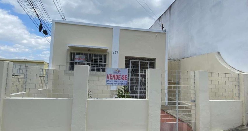 Casa para Venda em Pesqueira, Centro, 3 dormitórios, 1 suíte, 2 banheiros, 1 vaga