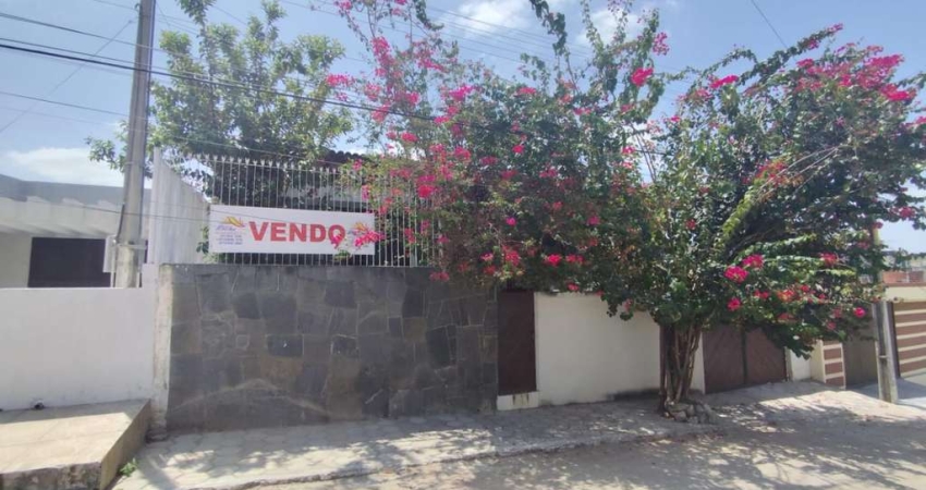 Casa para Venda em Pesqueira, Centro, 3 dormitórios, 1 suíte, 1 banheiro, 1 vaga